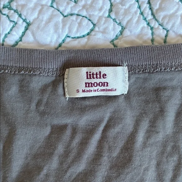 Little Moon Ruched V-Neck Crop Top - Picture 2 of 2
